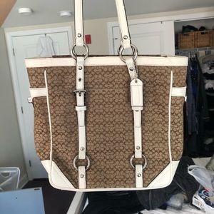 Coach No.0749-F11526 Signature Leather Bag 💫